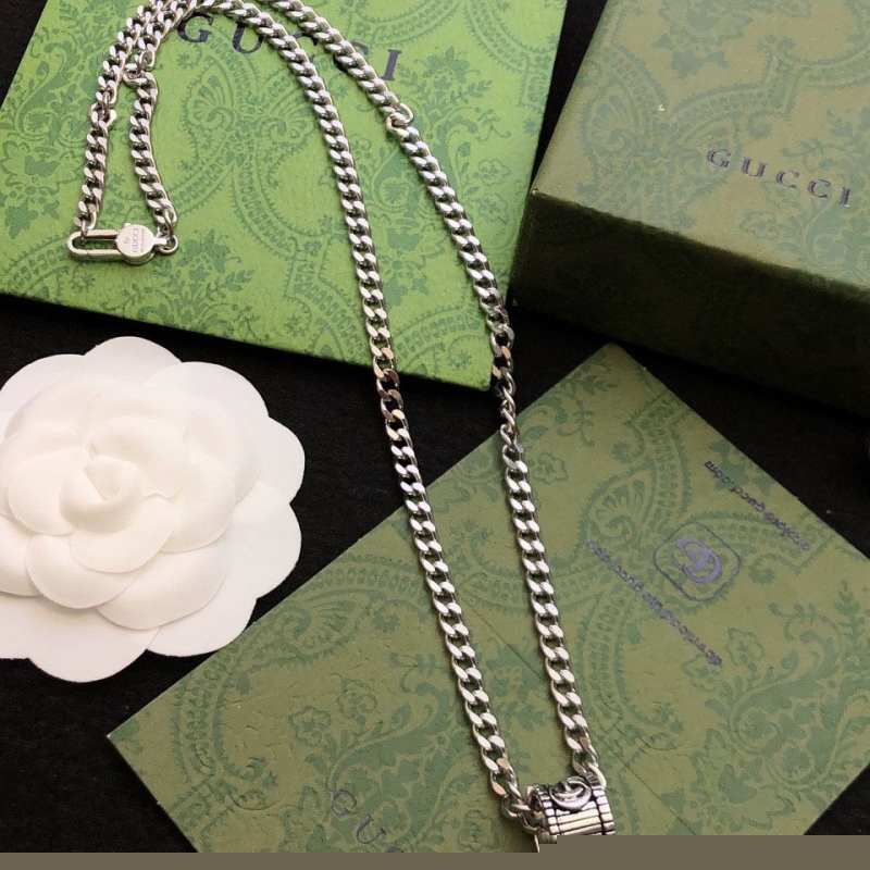 G*u*i necklaces